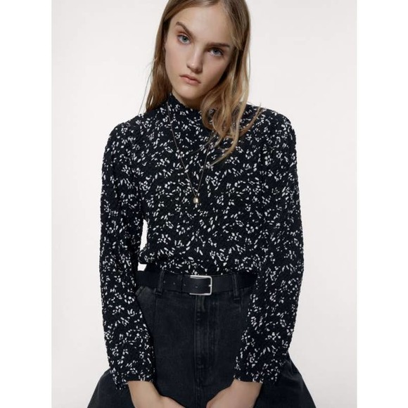 Zara Tops - Zara Long Sleeve Textured Blouse